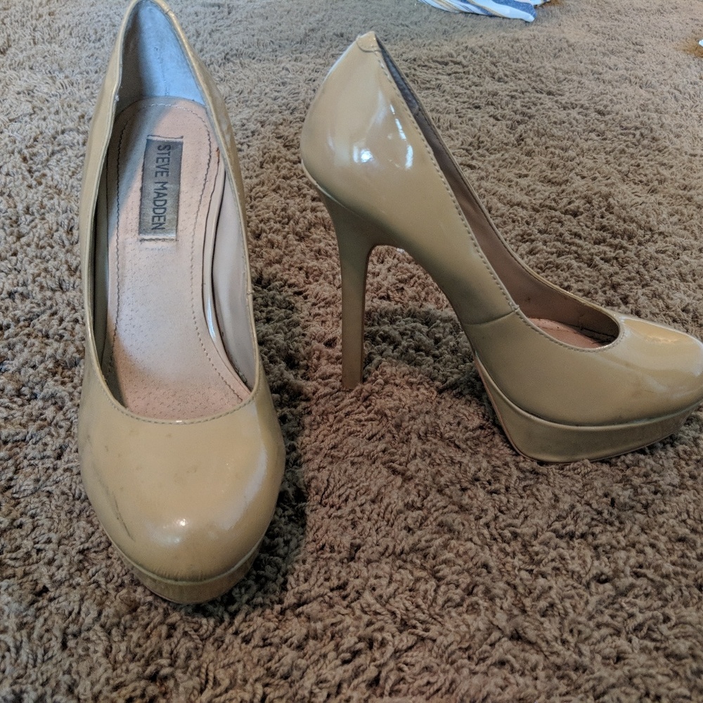 Steve Madden- Bevv patent leather pumps